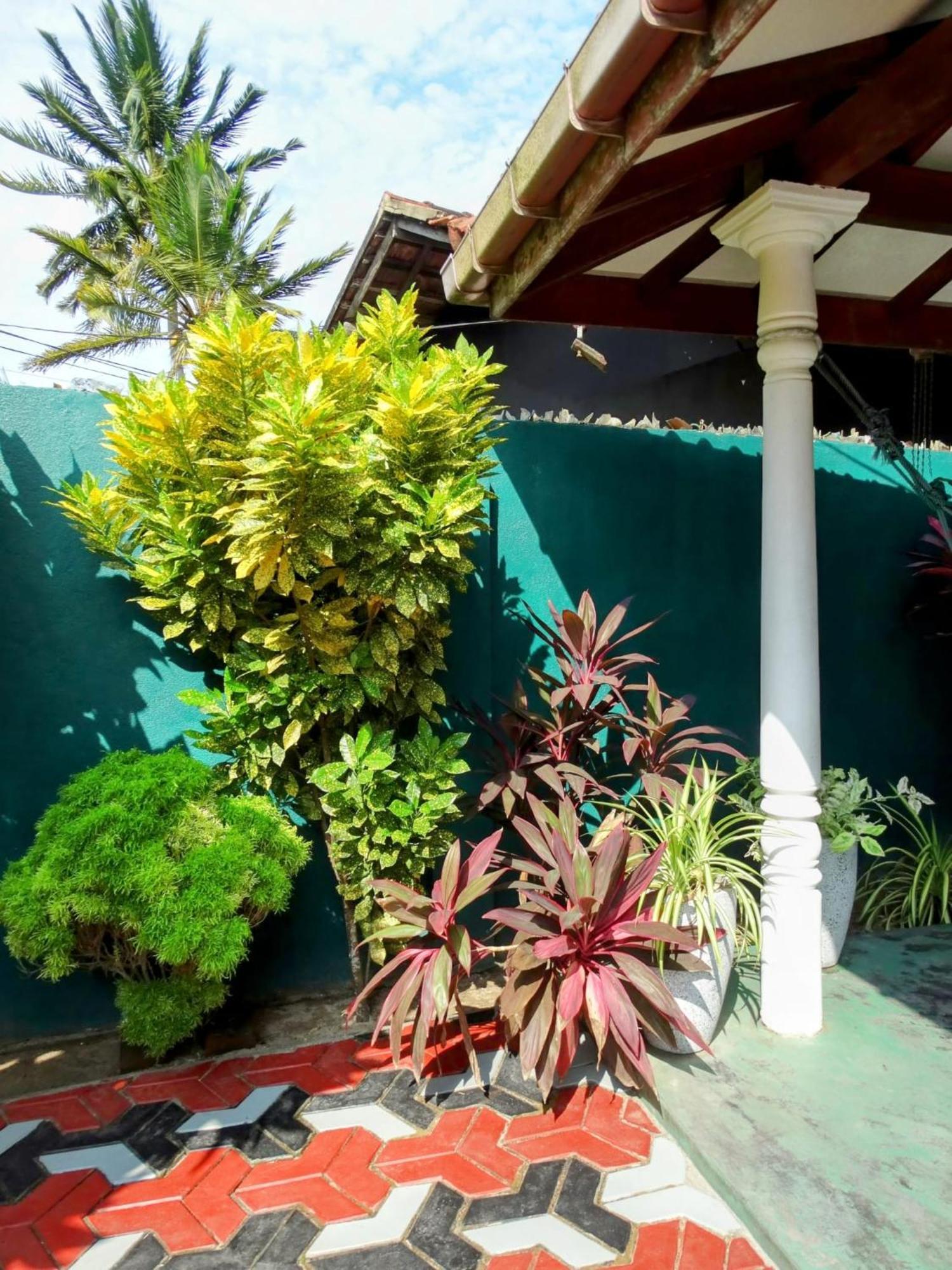 Private Beach House In Mirissa Luaran gambar